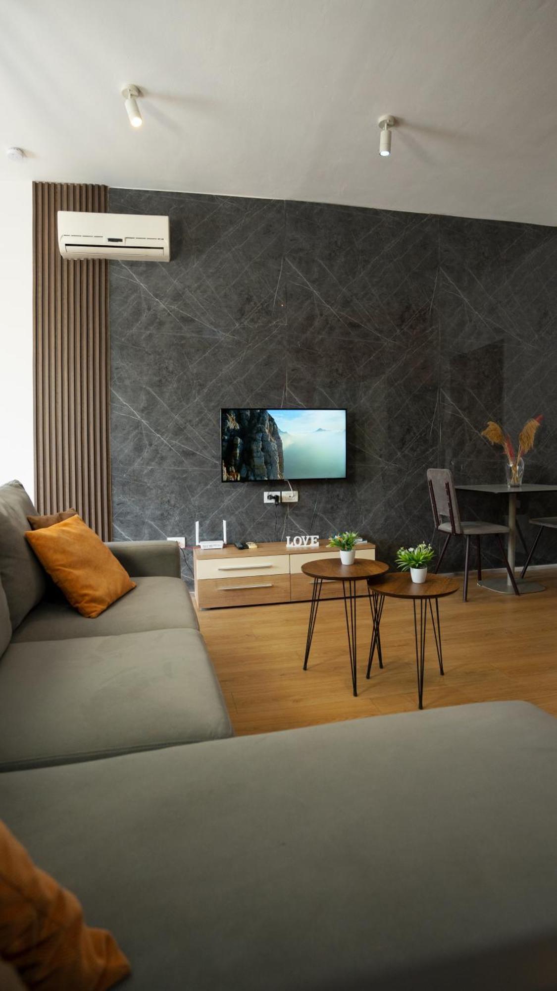 Apartment Kristal Center, Studio,near Artificial Tirana